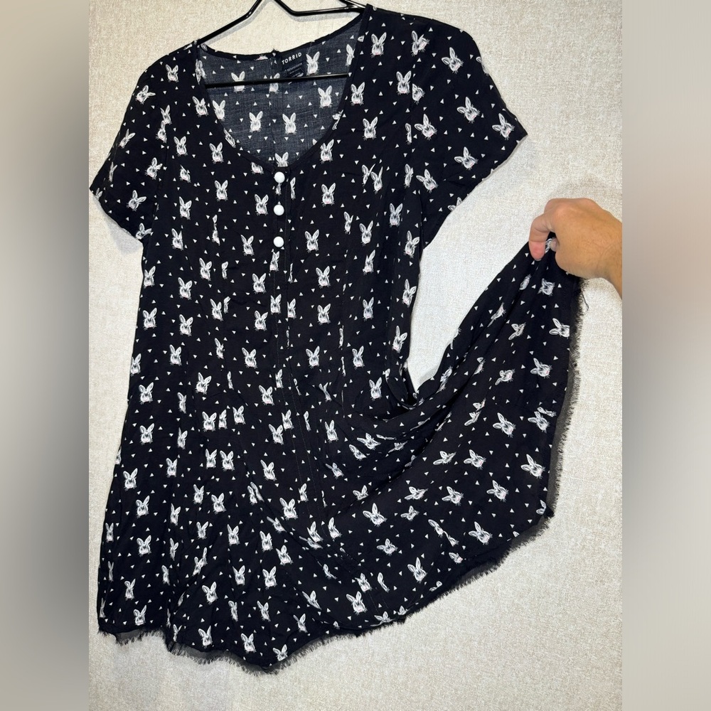 Torrid Black And White Bunny Head Polka Dot Tunic Top Retro Style Size 2/2X - Picture 3 of 12